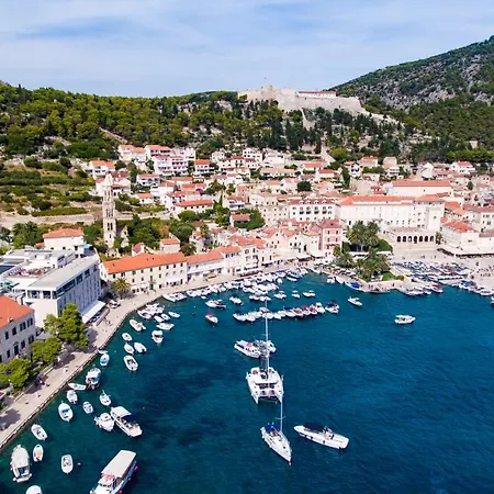 Peaceful Old Town With Sea And Sunrise Views Lägenhet Hvar Town
