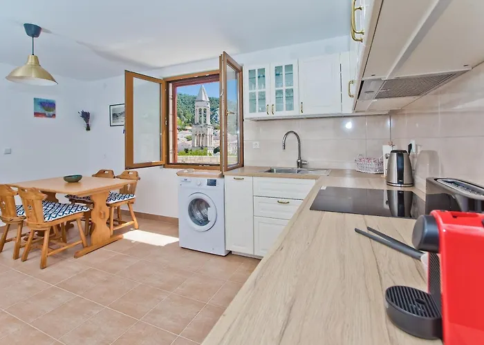 Peaceful Old Town With Sea And Sunrise Views Apartamento